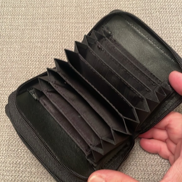 Buxton Black Leather Wallet with ID Window Accordion Credit Card & Coin Area - Picture 4 of 11